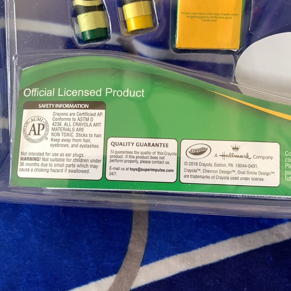 Worlds Coolest - two Crayola crayons and one case keychain - new in package - Picture 4 of 4